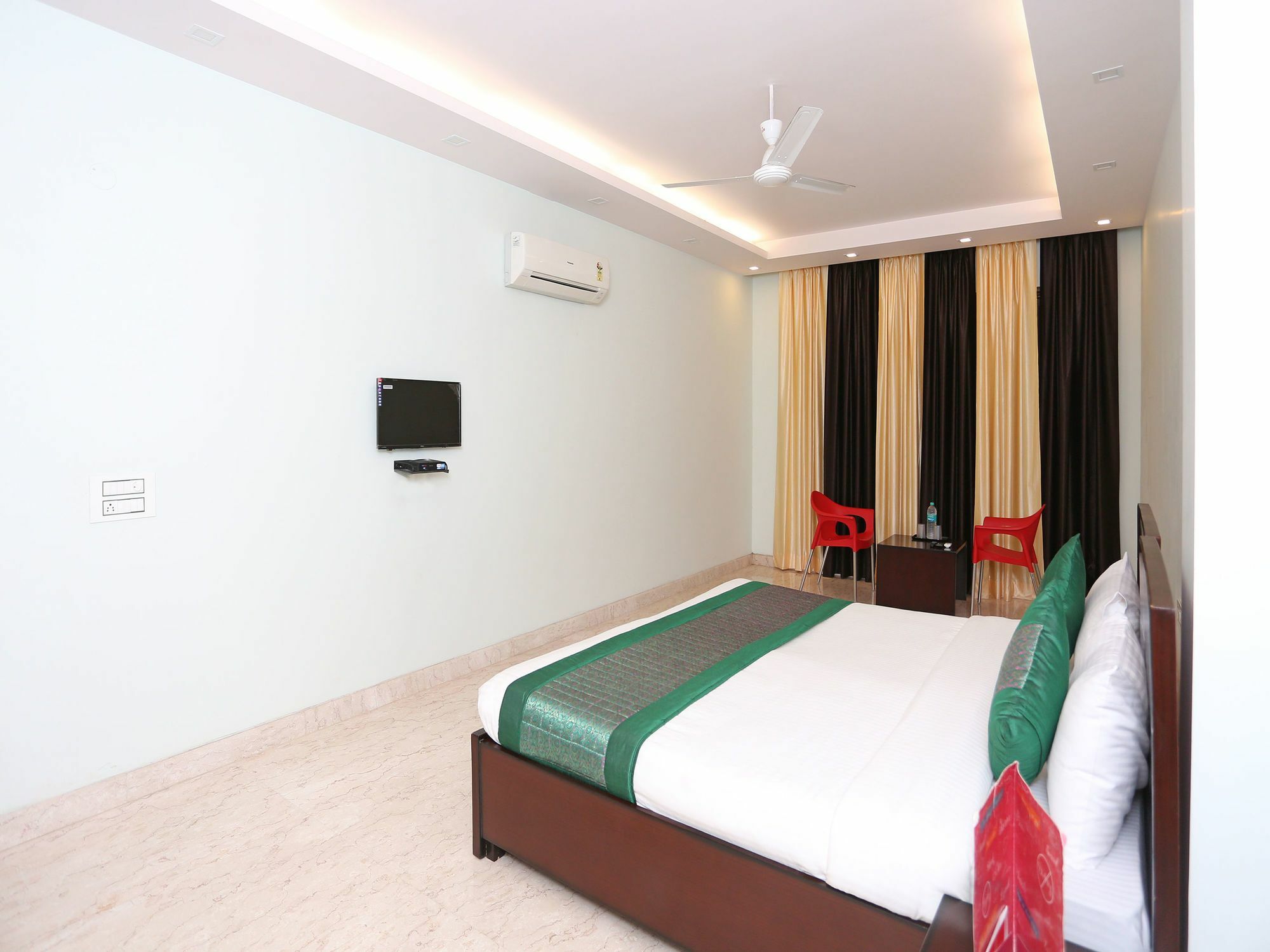 Oyo 9664 Sector 48 Hotel คูร์เคาน์ ภายนอก รูปภาพ