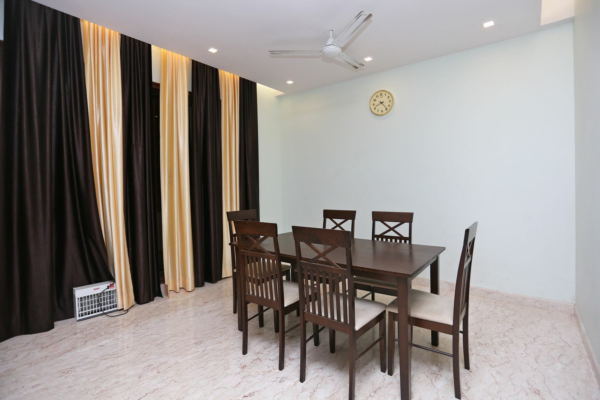 Oyo 9664 Sector 48 Hotel คูร์เคาน์ ภายนอก รูปภาพ