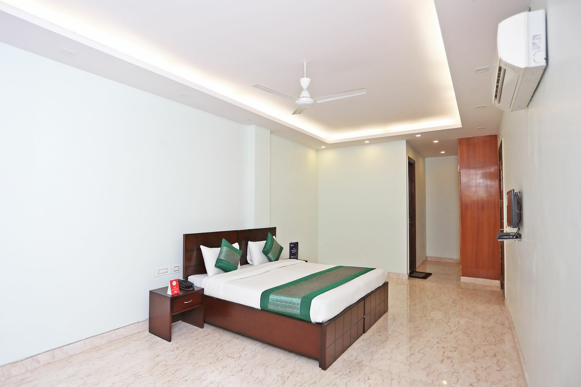 Oyo 9664 Sector 48 Hotel คูร์เคาน์ ภายนอก รูปภาพ