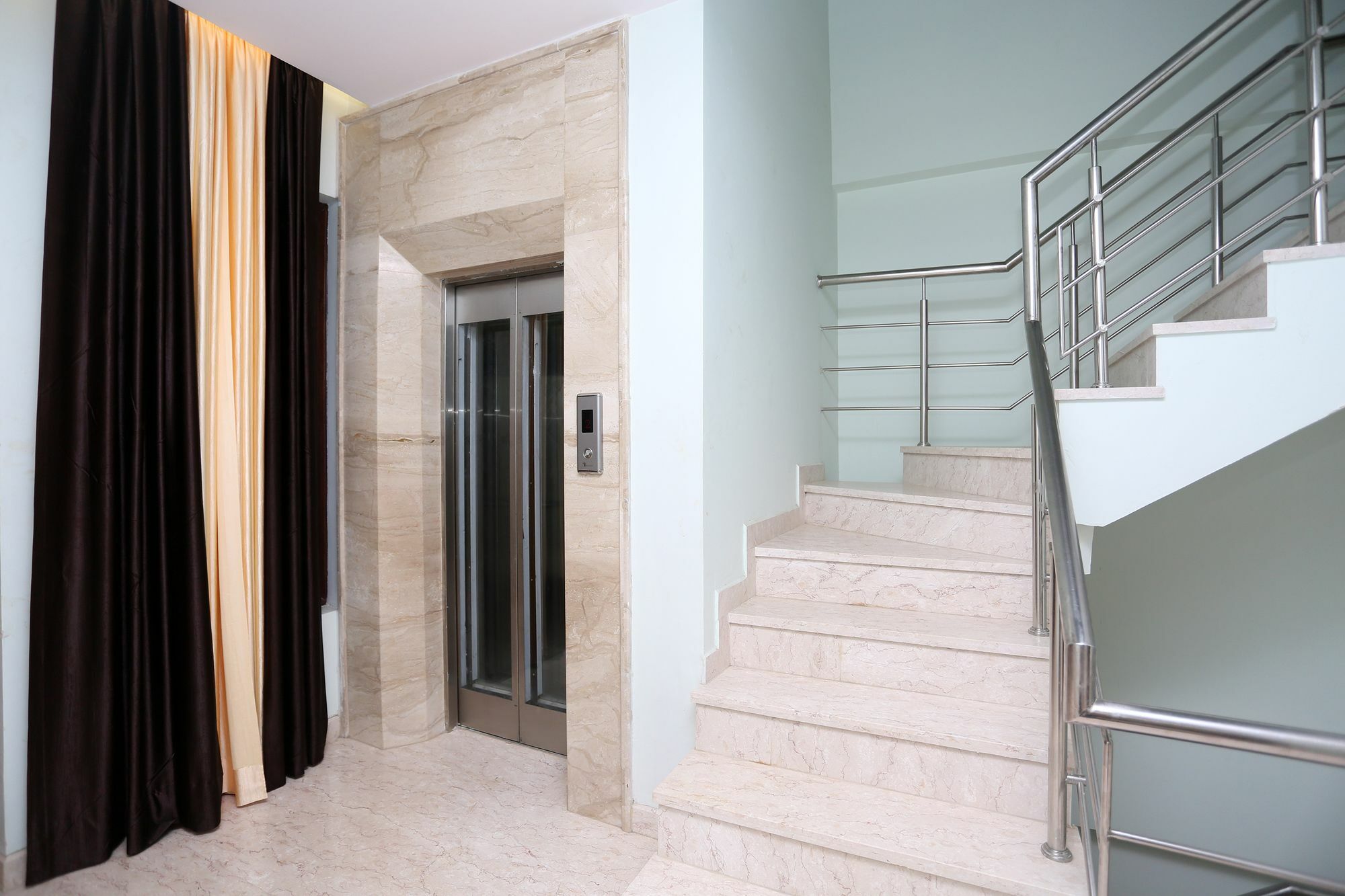 Oyo 9664 Sector 48 Hotel คูร์เคาน์ ภายนอก รูปภาพ